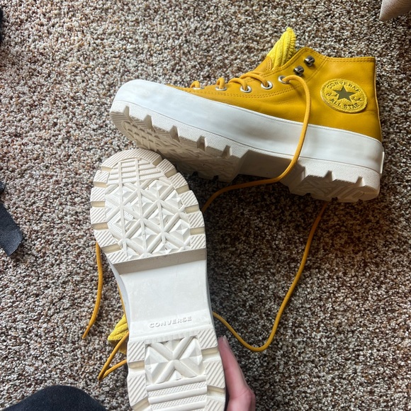 Chuck Taylor All Star Lugged Waterproof Leather High Top - Picture 6 of 7